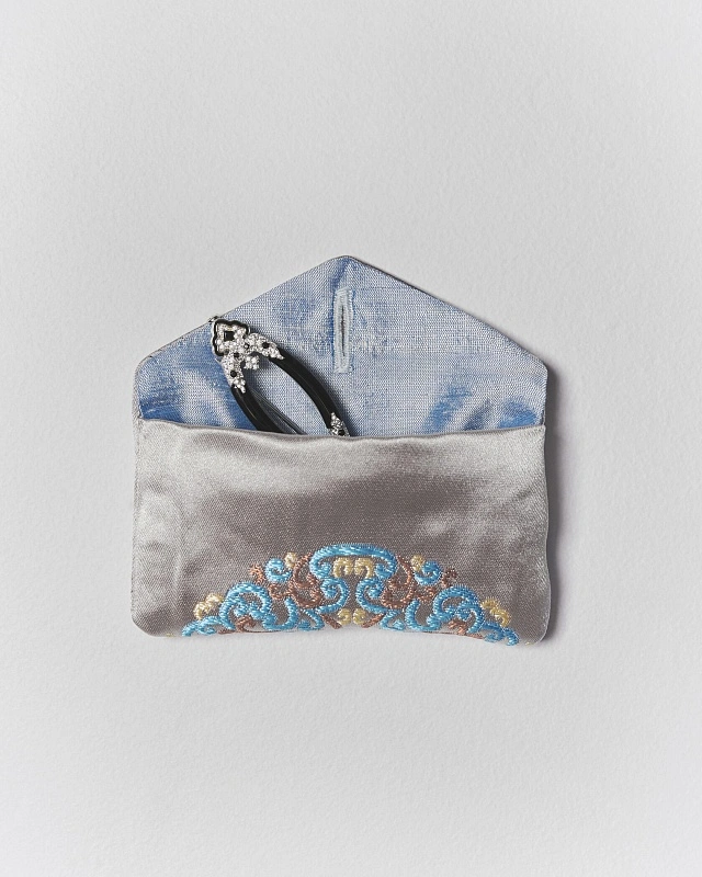 Brooch Leela