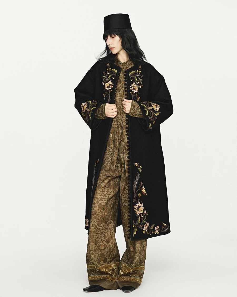 Floral pattern embroidered long coat