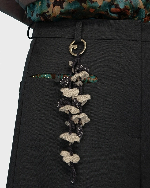 FLORAL KNITTED KEYCHAIN BEIGE