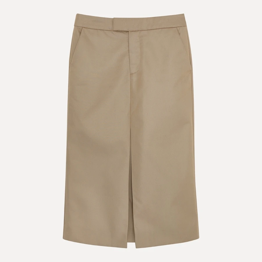 Front-slit straight skirt