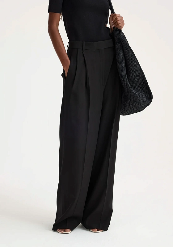 Mid-waisted trousers