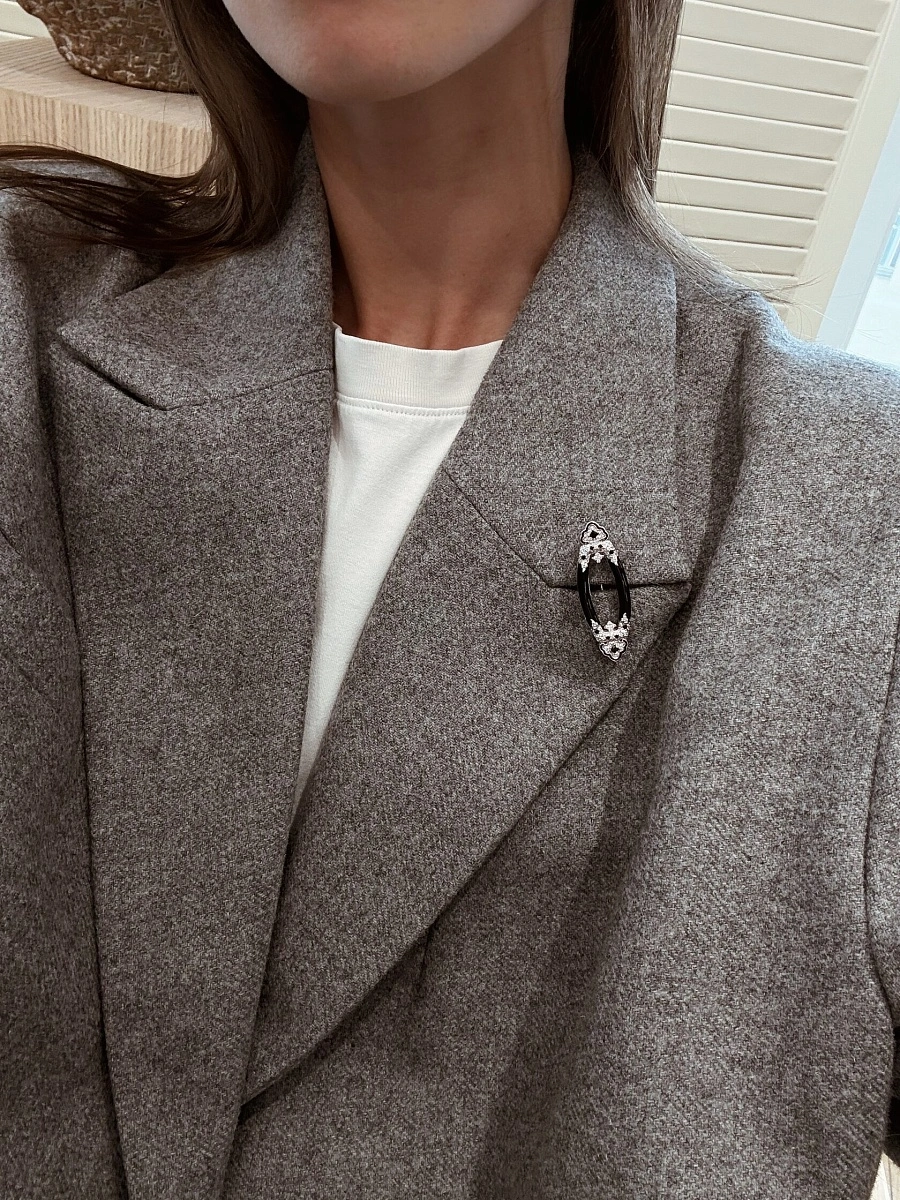 Brooch Leela