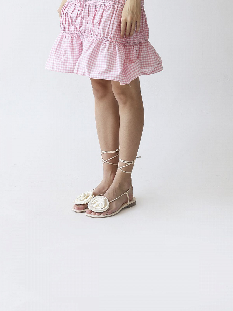 WRAP AROUND FLAT FLOWER SANDALS SATIN CREAM