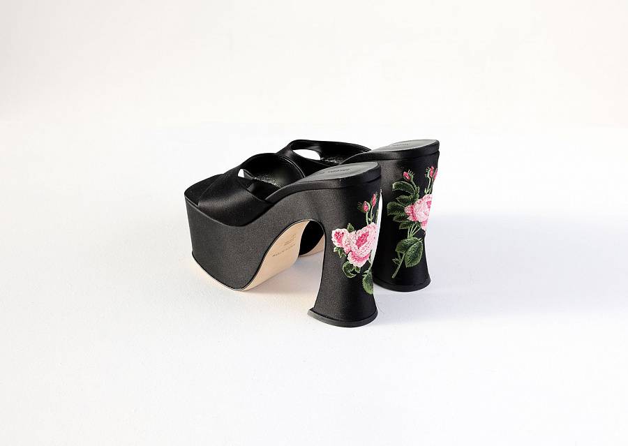 PLATFORM MULE BLACK SATIN EMBROIDERED