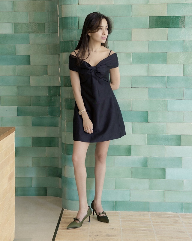 Bow off-shoulder dress