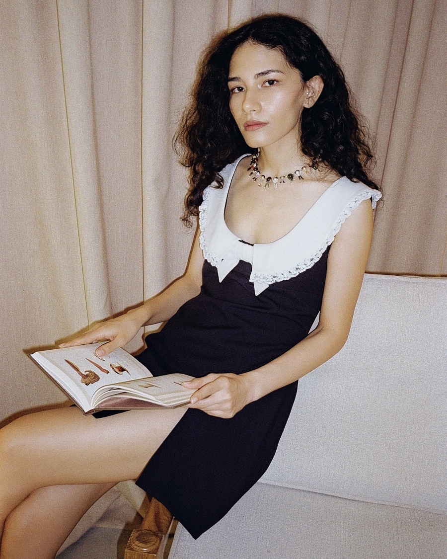 Round neck sleeveless dress